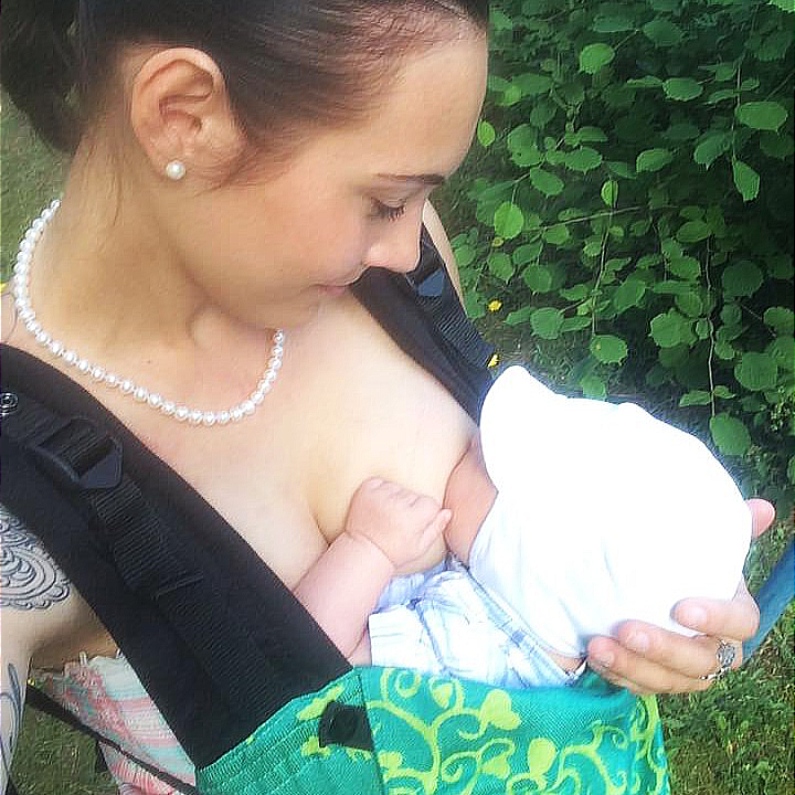 Stillen in der Babytrage